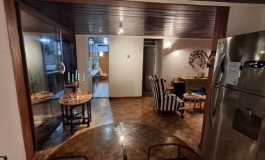 Inigualable casa con excelente patio y áreas verdes