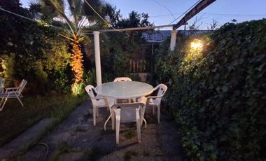 Inigualable casa con excelente patio y áreas verdes