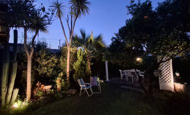 Inigualable casa con excelente patio y áreas verdes