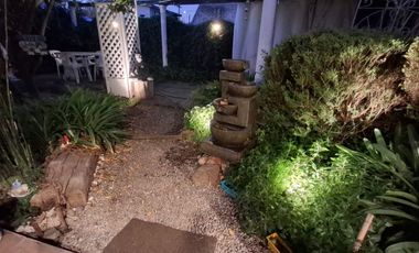 Inigualable casa con excelente patio y áreas verdes