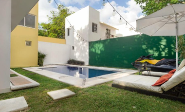 ¡PRECIOSA CASA CON ALBERCA PRIVADA EN CANCÚN!