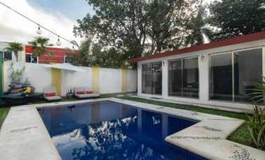 ¡PRECIOSA CASA CON ALBERCA PRIVADA EN CANCÚN!
