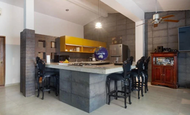 ¡PRECIOSA CASA CON ALBERCA PRIVADA EN CANCÚN!