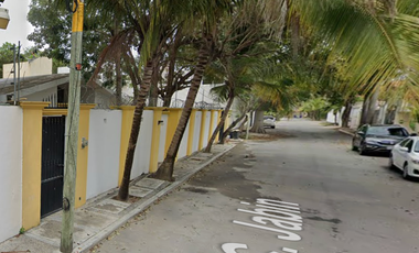 ¡PRECIOSA CASA CON ALBERCA PRIVADA EN CANCÚN!