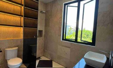 *‼️TURUN HARGA‼️*

*DIJUAL VILLA KETEWEL*

*River Front and Sea View*
(Visibility of Nusa Penida and Nusa Lembongan island from rooftop