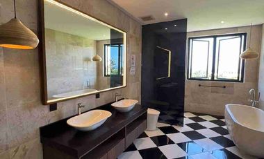 *‼️TURUN HARGA‼️*

*DIJUAL VILLA KETEWEL*

*River Front and Sea View*
(Visibility of Nusa Penida and Nusa Lembongan island from rooftop