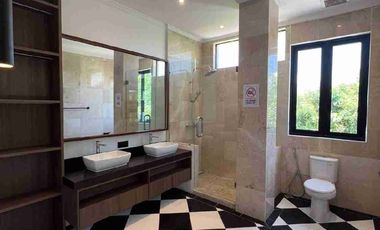 *‼️TURUN HARGA‼️*

*DIJUAL VILLA KETEWEL*

*River Front and Sea View*
(Visibility of Nusa Penida and Nusa Lembongan island from rooftop