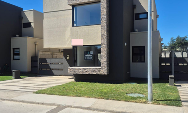 hermosa casa Nueva en Condominio Belo Horizonte