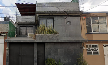 ¡HERMOSA CASA EN VILLA DE LAS FLORES COACALCO!