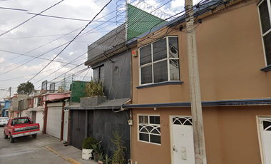 ¡HERMOSA CASA EN VILLA DE LAS FLORES COACALCO!