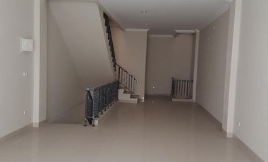 Disewakan Ruko CBD Green Lake City Kondisi baru sudah Renovasi Siap Pakai