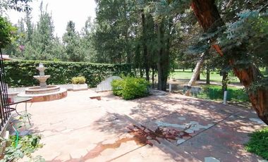 SE RENTA CASA AMUEBLADA DE UN PISO CON ALBERCA CUBIERTA EN EL CLUB DE GOLF TEQUISQUIAPAN MUY CERCA DEL CENTRO