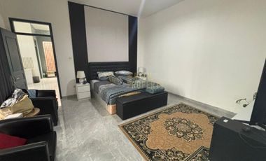 RUMAH MEWAH 2 LANTAI  CARPORT LUAS FULL FURNISHED AKSES STRATEGIS