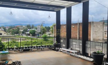 RUMAH MEWAH 2 LANTAI  CARPORT LUAS FULL FURNISHED AKSES STRATEGIS