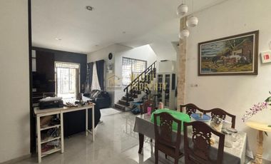 RUMAH MEWAH 2 LANTAI  CARPORT LUAS FULL FURNISHED AKSES STRATEGIS