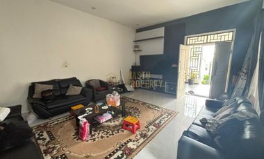 RUMAH MEWAH 2 LANTAI  CARPORT LUAS FULL FURNISHED AKSES STRATEGIS