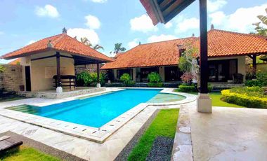 villa nusa dua mumbu,l villa luas cluster one gate