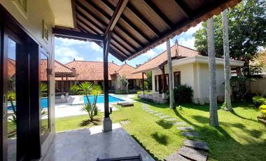 villa nusa dua mumbu,l villa luas cluster one gate