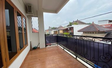 RUMAH MEWAH SEMI FURNISHED DEKAT MALL DI JOGJA,MURAH!