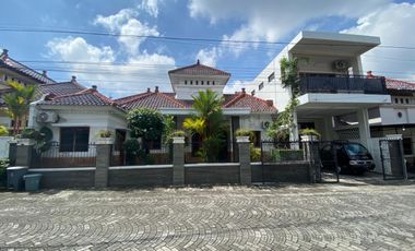 RUMAH MEWAH SEMI FURNISHED DEKAT MALL DI JOGJA,MURAH!