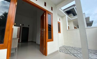 Rumah Baru Siap Huni 2 kamar Di Gedongan Colomadu Karanganyar dekat Pintu Tol Ngemplak Solo