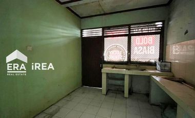 DIJUAL RUMAH DI SOLO DEKAT PASAR NUSUKAN