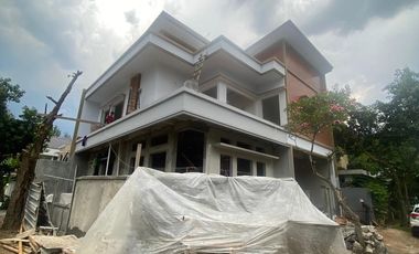 RUMAH HOOK MEWAH DENGAN DESAIN MODERN MINIMALIS DI KENCANA LOKA BSD