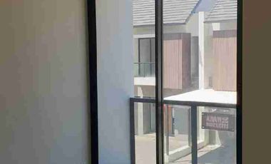 DISEWAKAN  RUMAH CENTRAL PARK JUANDA