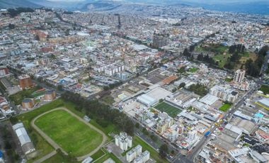 ARRIENDO LOTE CON CONSTRUCCIONES EN LA SEIS DE DICIEMBRE Y FRESNOS AL NORTE DE QUITO CERCA AL SANTA MARIA SOLCA CUARTEL RUMIÑAHUI