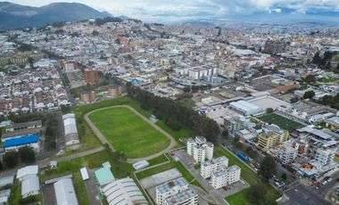 ARRIENDO LOTE CON CONSTRUCCIONES EN LA SEIS DE DICIEMBRE Y FRESNOS AL NORTE DE QUITO CERCA AL SANTA MARIA SOLCA CUARTEL RUMIÑAHUI