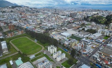 ARRIENDO LOTE CON CONSTRUCCIONES EN LA SEIS DE DICIEMBRE Y FRESNOS AL NORTE DE QUITO CERCA AL SANTA MARIA SOLCA CUARTEL RUMIÑAHUI