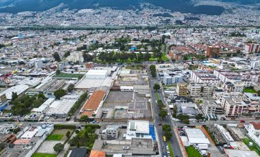 ARRIENDO LOTE CON CONSTRUCCIONES EN LA SEIS DE DICIEMBRE Y FRESNOS AL NORTE DE QUITO CERCA AL SANTA MARIA SOLCA CUARTEL RUMIÑAHUI