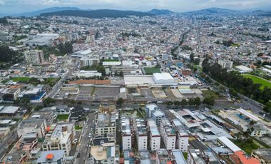 ARRIENDO LOTE CON CONSTRUCCIONES EN LA SEIS DE DICIEMBRE Y FRESNOS AL NORTE DE QUITO CERCA AL SANTA MARIA SOLCA CUARTEL RUMIÑAHUI