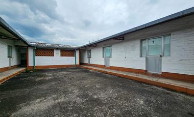 ARRIENDO LOTE CON CONSTRUCCIONES EN LA SEIS DE DICIEMBRE Y FRESNOS AL NORTE DE QUITO CERCA AL SANTA MARIA SOLCA CUARTEL RUMIÑAHUI