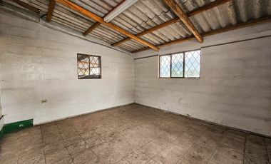 ARRIENDO LOTE CON CONSTRUCCIONES EN LA SEIS DE DICIEMBRE Y FRESNOS AL NORTE DE QUITO CERCA AL SANTA MARIA SOLCA CUARTEL RUMIÑAHUI