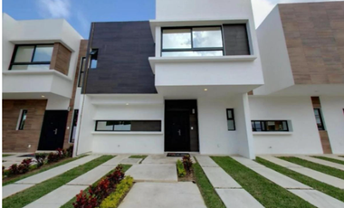 SE VENDE HERMOSA CASA CON ALBERCA EN RESIDENCIAL VITALA, OPORTUNIDAD DE INVERSIÓN