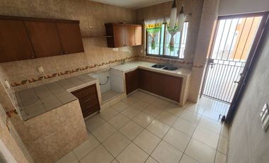 CASA EN VENTAA UNOS METROS DE MALECON EN PALOS PRIETOS MAZATLAN SINALOA