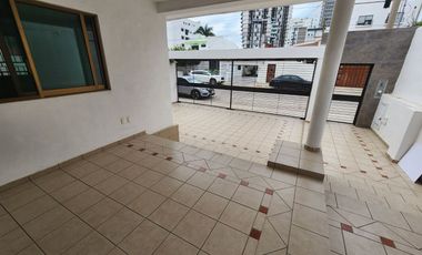 CASA EN VENTAA UNOS METROS DE MALECON EN PALOS PRIETOS MAZATLAN SINALOA