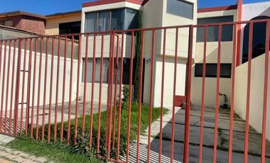 rento casa en fracc. paseos de Cholula cerca recta