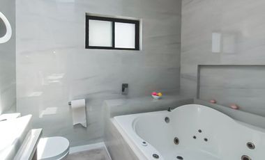 CASA EN VENTA AMUEBLADA EN HARAS DEL BOSQUE.