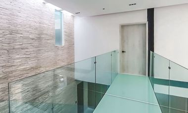 CASA EN VENTA AMUEBLADA EN HARAS DEL BOSQUE.