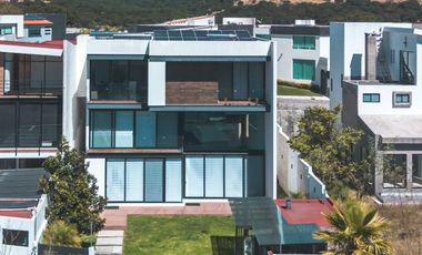 CASA EN VENTA AMUEBLADA EN HARAS DEL BOSQUE.