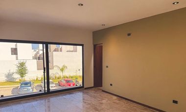 Excelente casa en venta en San Angel V