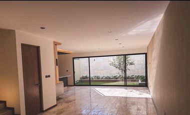 Excelente casa en venta en San Angel V