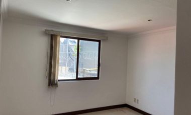 🏡 CASA EN VENTA – JIUTEPEC CENTRO 💰 $3,200,000 MXN  📍 Ubicación: * Jiutepec Centro * Cerca de comercios, escuelas y vías principales