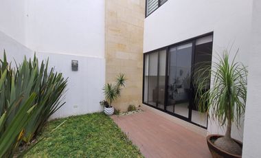 CASA EN VENTA EN ALTO LAGO MUY AMPLIA