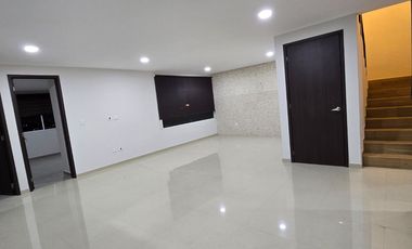 Renta amplia casa seminueva en La Calera