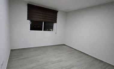 Renta amplia casa seminueva en La Calera