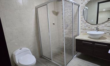 Renta amplia casa seminueva en La Calera