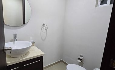 Renta amplia casa seminueva en La Calera